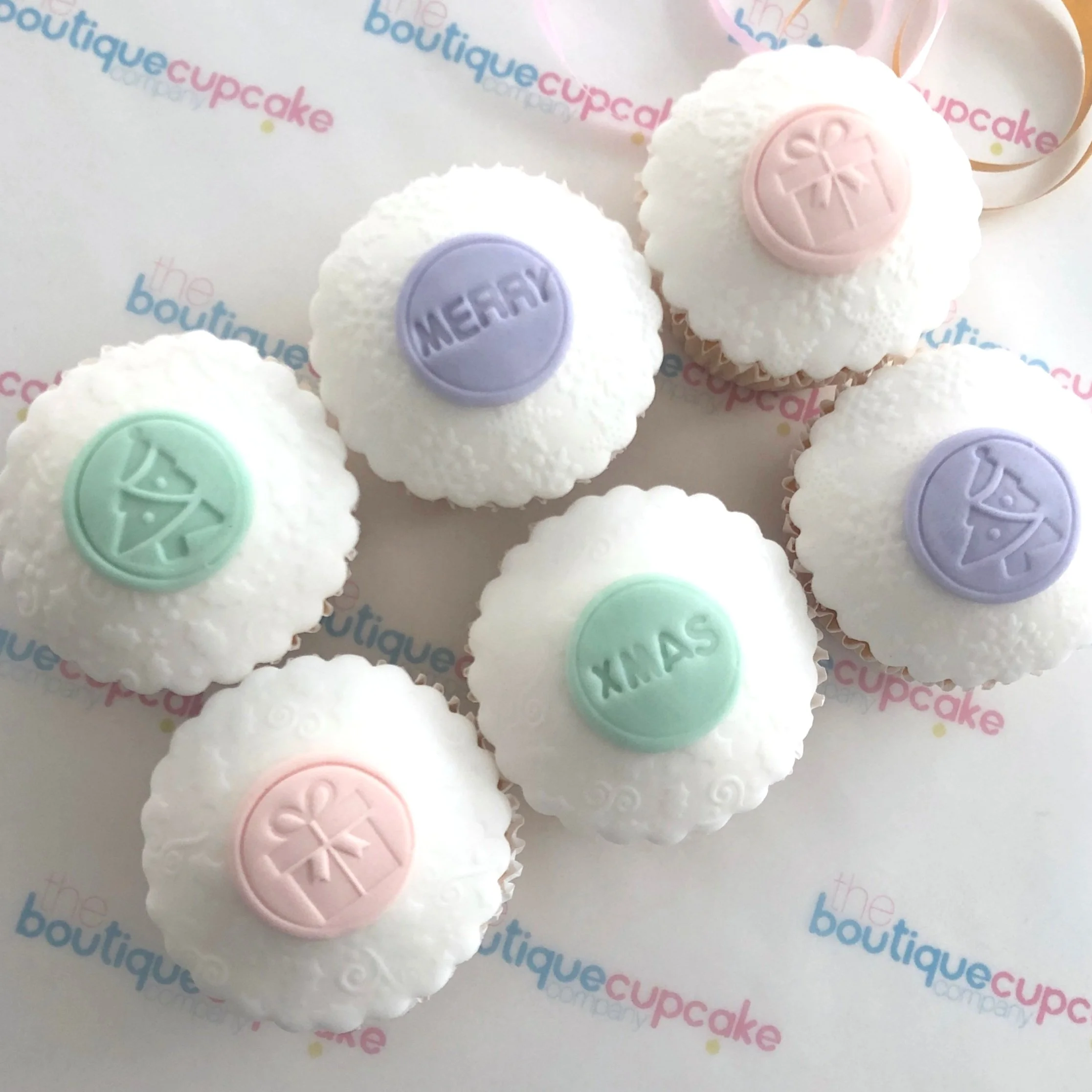 Xmas+cupcakes+-+pastels+2.jpg