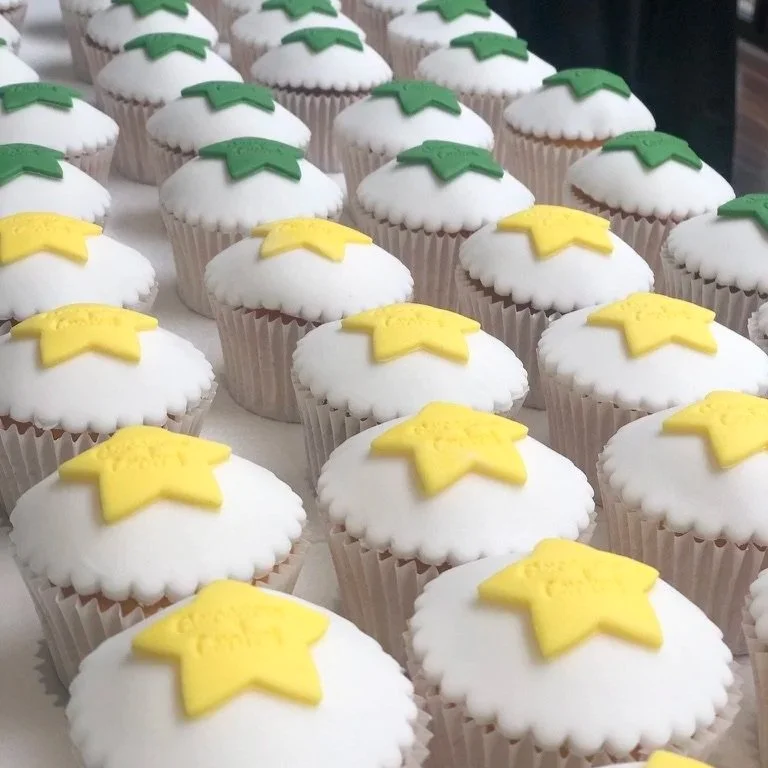 Personalised thank you cupcake gift box with custom message topper – UK delivery