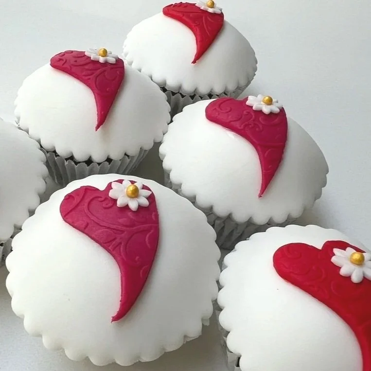 Personalised cupcake gift box for special occasions – UK nationwide delivery