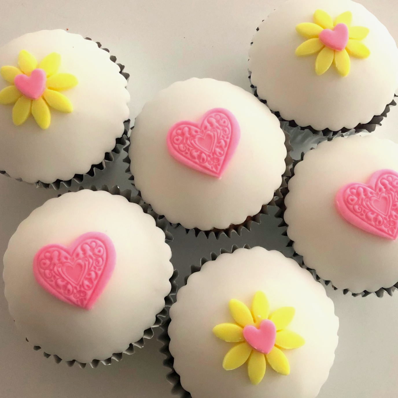 Personalised cupcake gift box for special occasions – UK nationwide delivery