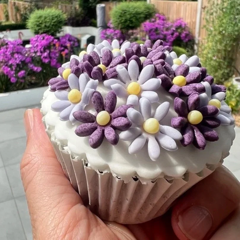 Individual Daisy Cupcake