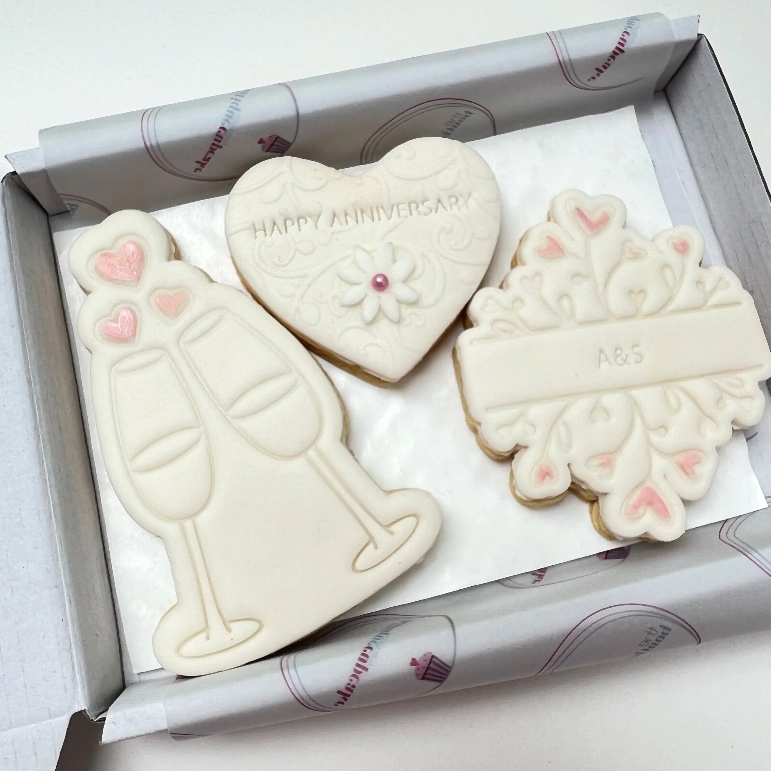 Personalised biscuit gift box for special occasions – UK nationwide delivery