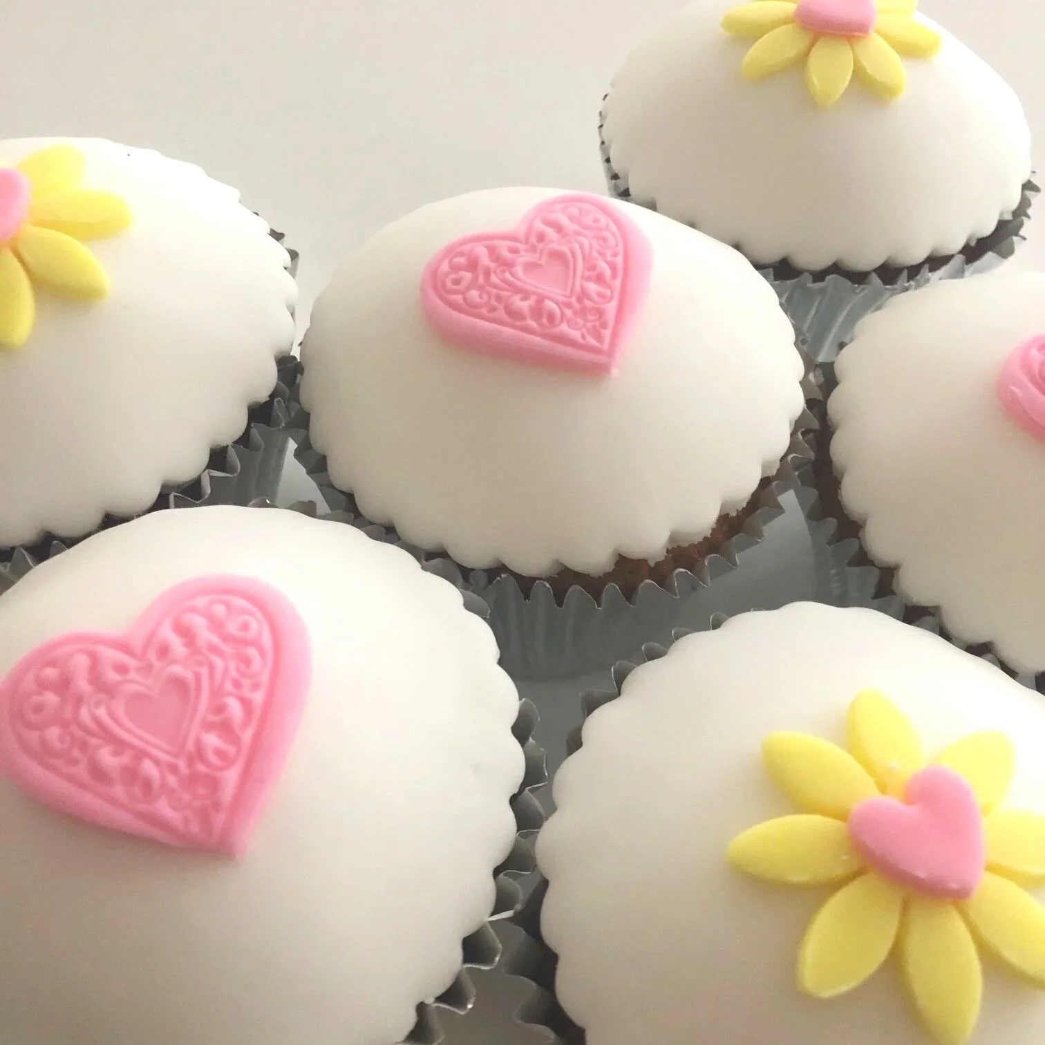 Daisies & Hearts Cupcake Gift Box