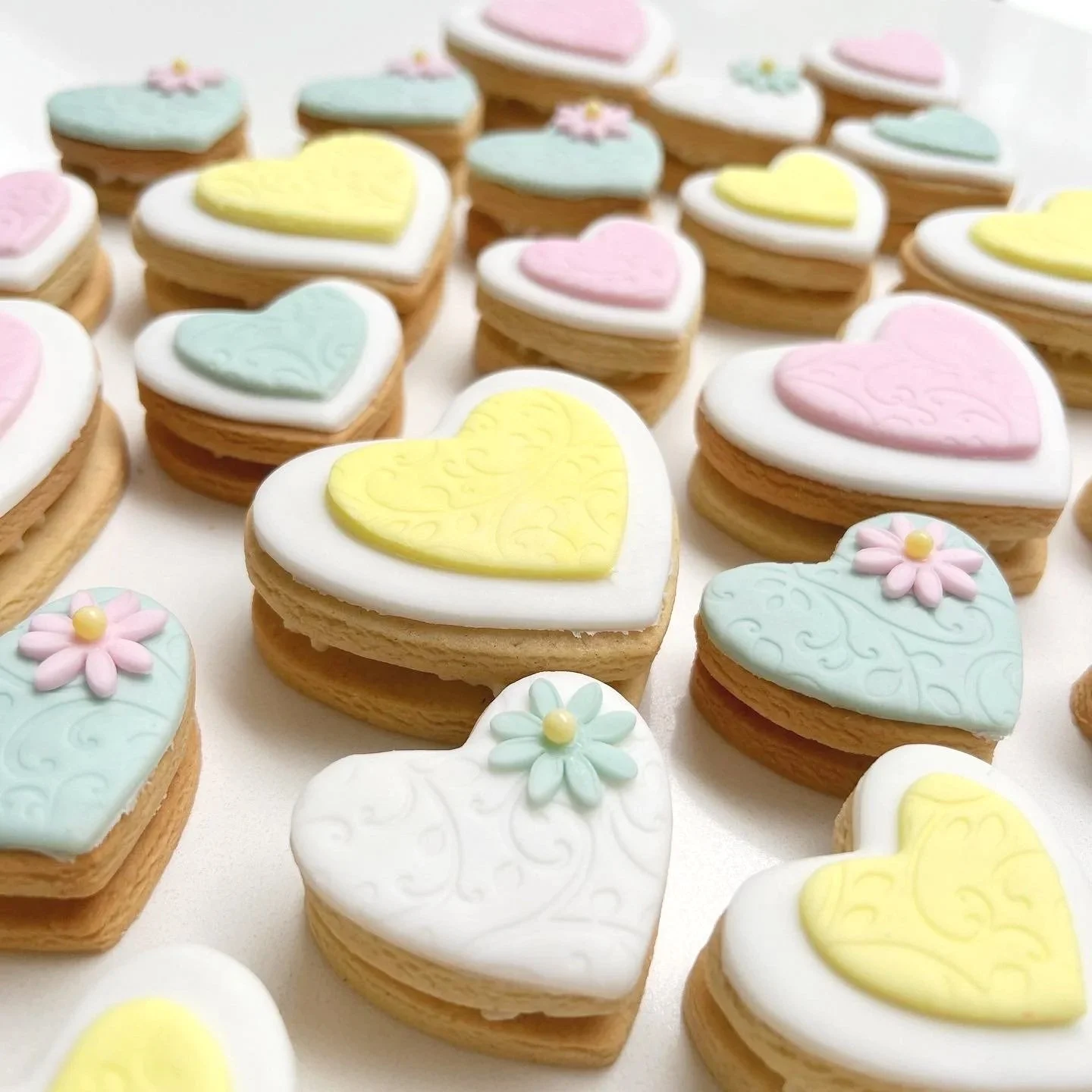 Personalised unique biscuit cream gift box for special occasions – UK nationwide delivery