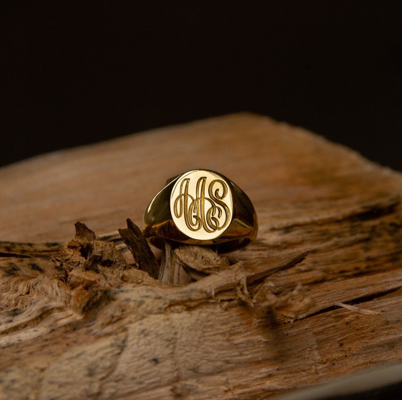 Bespoke monogram on 18ct yellow. #signetring #bespokejewellery #monogram #personalisedjewellery