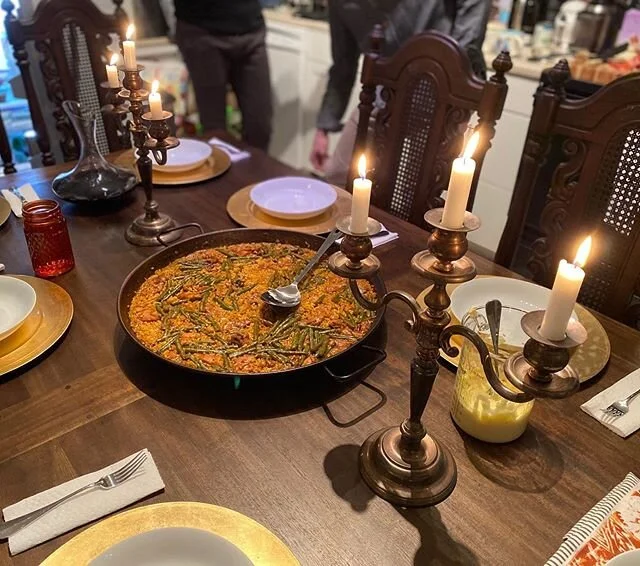 Always a happy day when making paella 🥘💖 Thank you to our friends @tinalaf #davidmorsesinstagram from @cincinnatiballet for hosting a fun event✨
&bull;
&bull;
📷 @kathleendahlhoff @marcusjromeo @bellaureta @christianrenforth @rubenmartincintas 
#pa