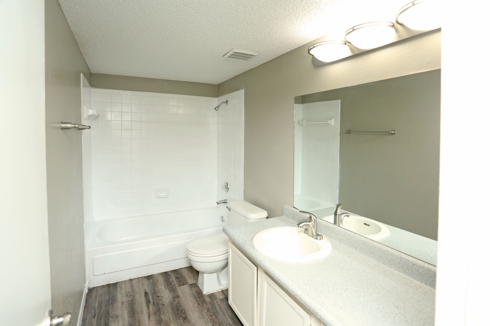 the-boulders-lubbock-tx-2br-2ba--bathroom.jpg