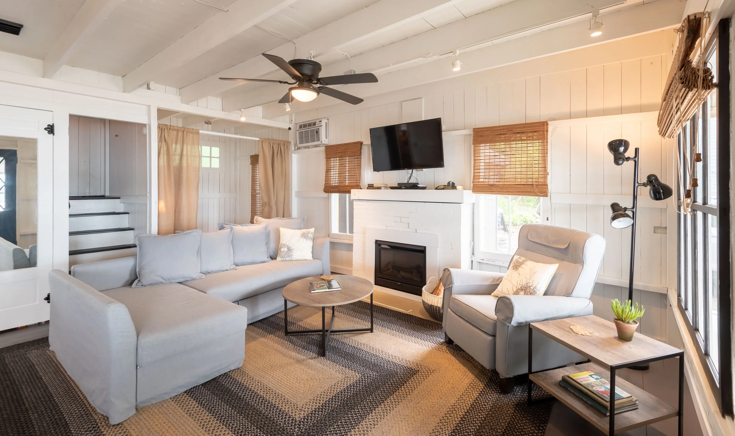 2018 South Cottage-251-HDRWeb.jpg