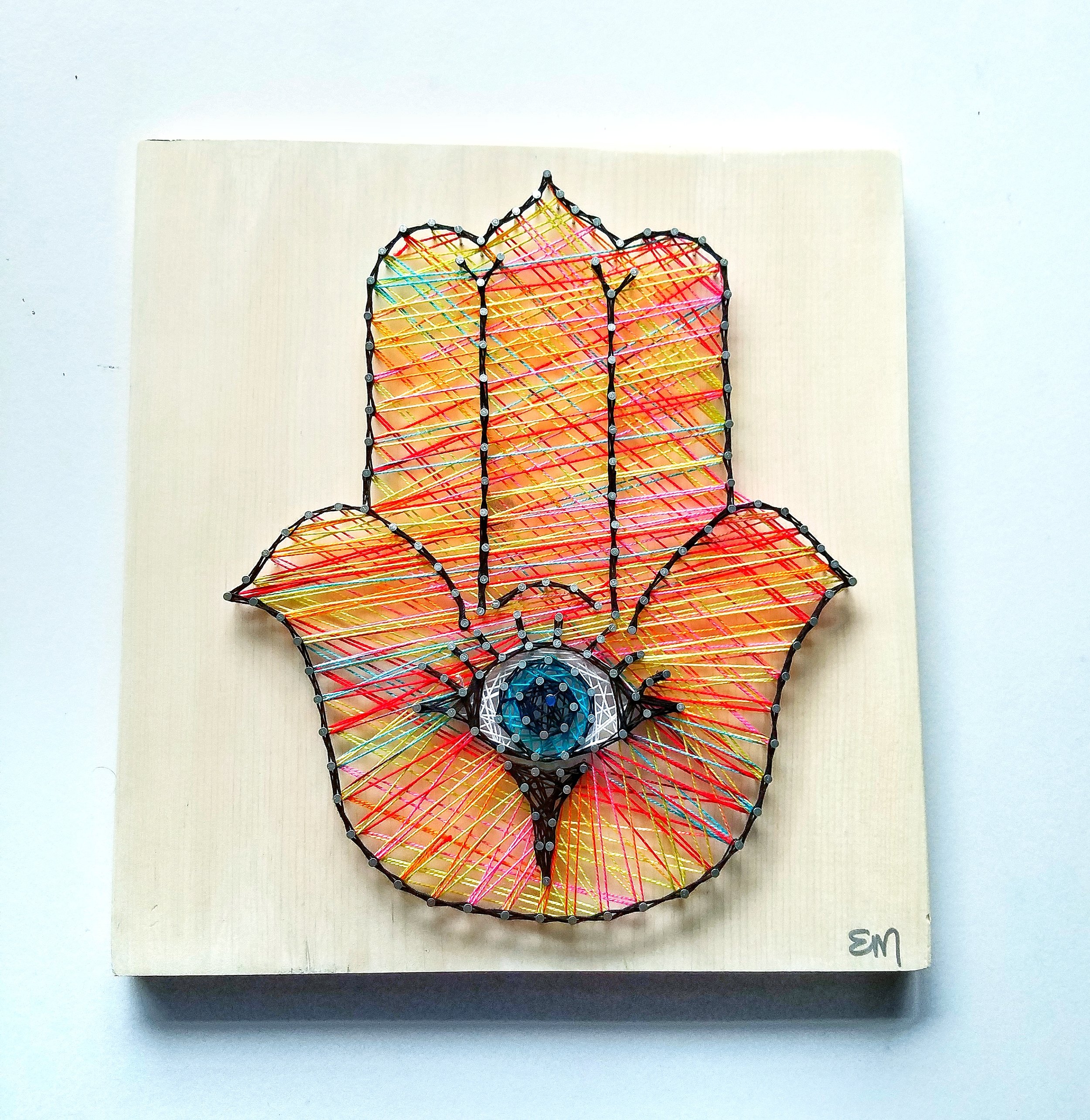 StringArt Hamsa Rainbow .jpeg
