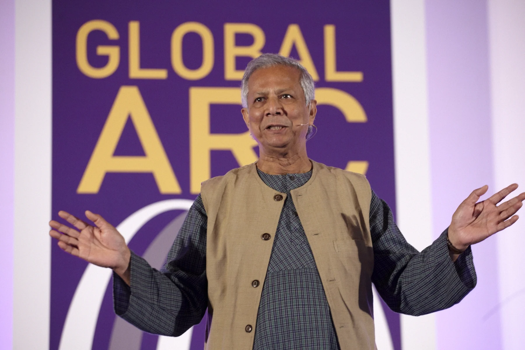 Muhammed Yunnis, nobel prize winner at Global Arc conference