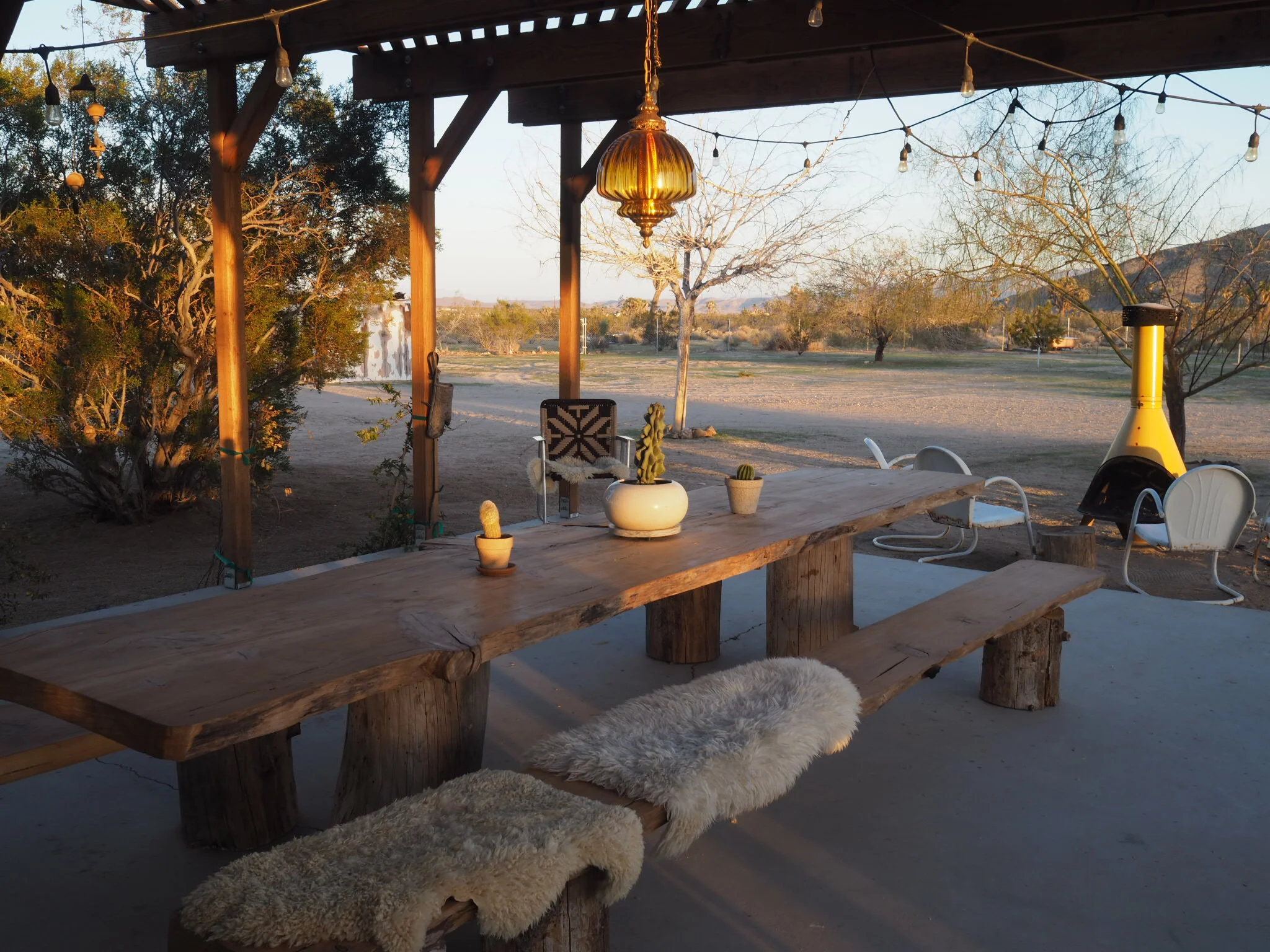 Communal dinning table