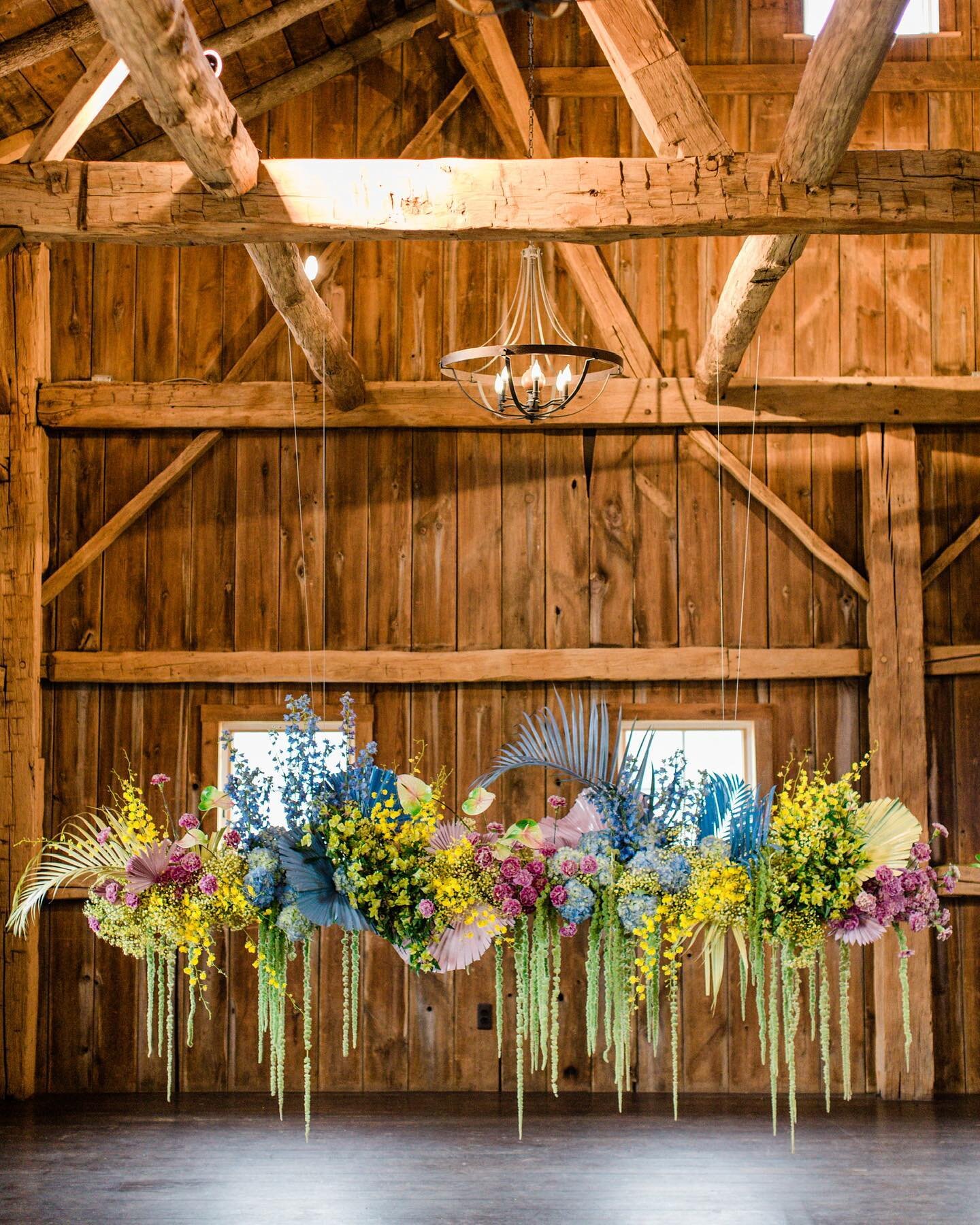 &ldquo;Your true colors are beautiful like a rainbow.&rdquo; Happy Pride Month! 🌈

#michiganflorist #metrodetroitflorist #detroitflorist #detroitdesignco

Photography: @lolagracephotography
Florals: @detdesignco
Venue: @cornmanfarms