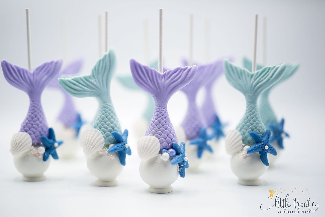 Mermaids 🧜&zwj;♀️ 🐚 ✨
.
.
#cakepop  #tasty #cakeart #cupcakes #customcakes #sweettooth #event #party #cake #desserttable