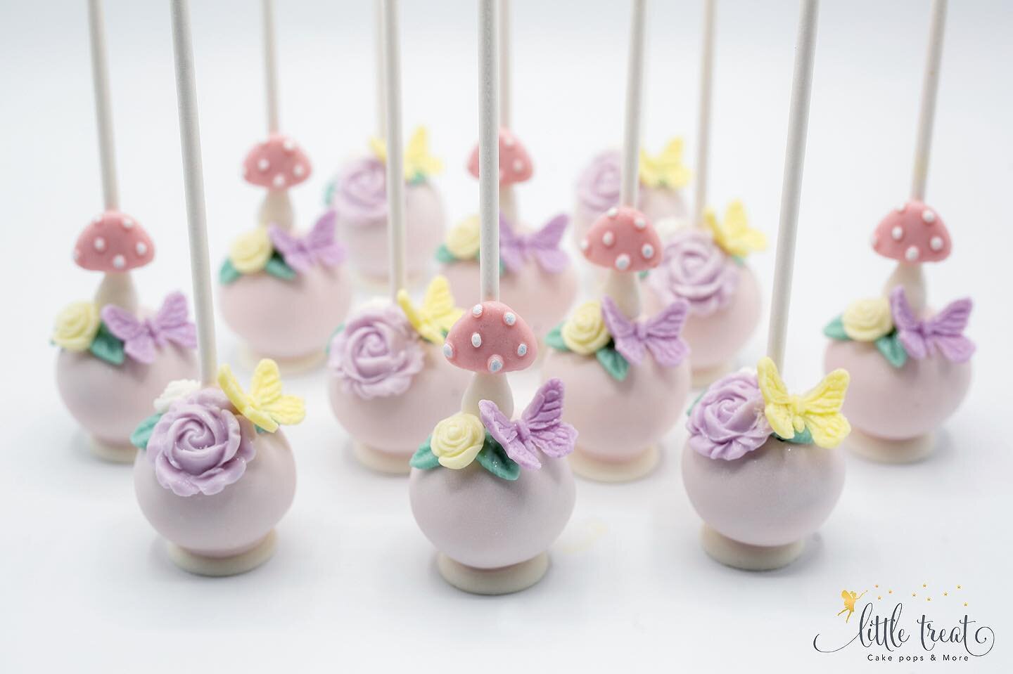 🧚&zwj;♂️ ✨
.
.
#cakepop  #tasty #cakeart #cupcakes #customcakes #sweettooth #event #party #cake #desserttable