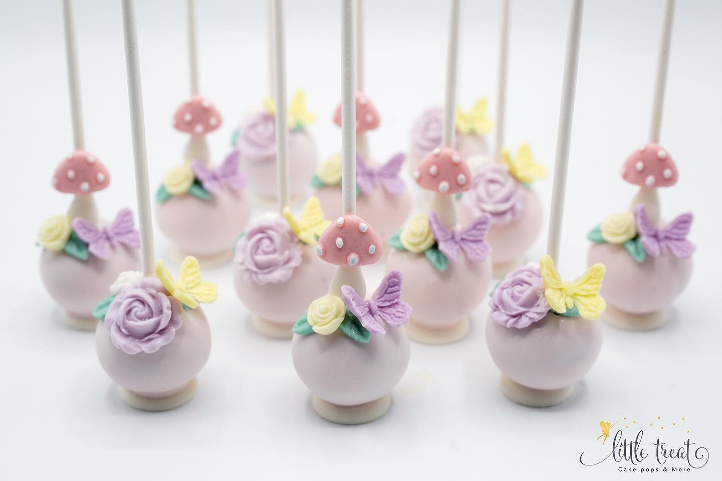 🧚&zwj;♂️ ✨
.
.
#cakepop  #tasty #cakeart #cupcakes #customcakes #sweettooth #event #party #cake #desserttable