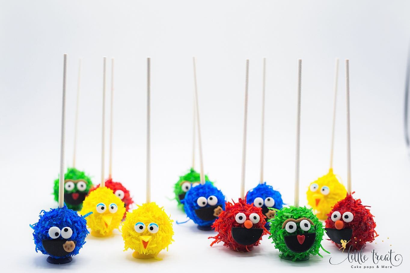 🎶 Sunny day ☀️ 
Can you tell me how to get?
How to get to Sesame Street? 🎵🎶 
.
.
#cakepops #sesamestreet #treats  #cookiemonster #bigbird #elmocakepops #instacakepops #seasamestreetcakepops #sesamestreetparty #cupcakes #sweettooth #event #party #d