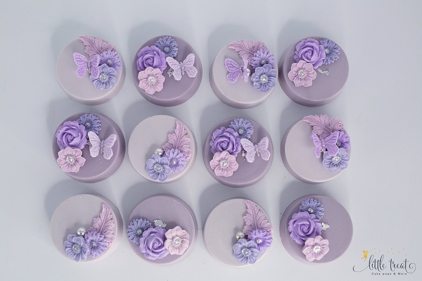 💜✨
.
.
#cakepops #oreos #treats  #flowercakepops #birthday #purplecakepops #instacakepops #30thbirthdayparty #sweet #desserts #cupcakes #sweettooth #event #party #desserttable #beautifultreats
