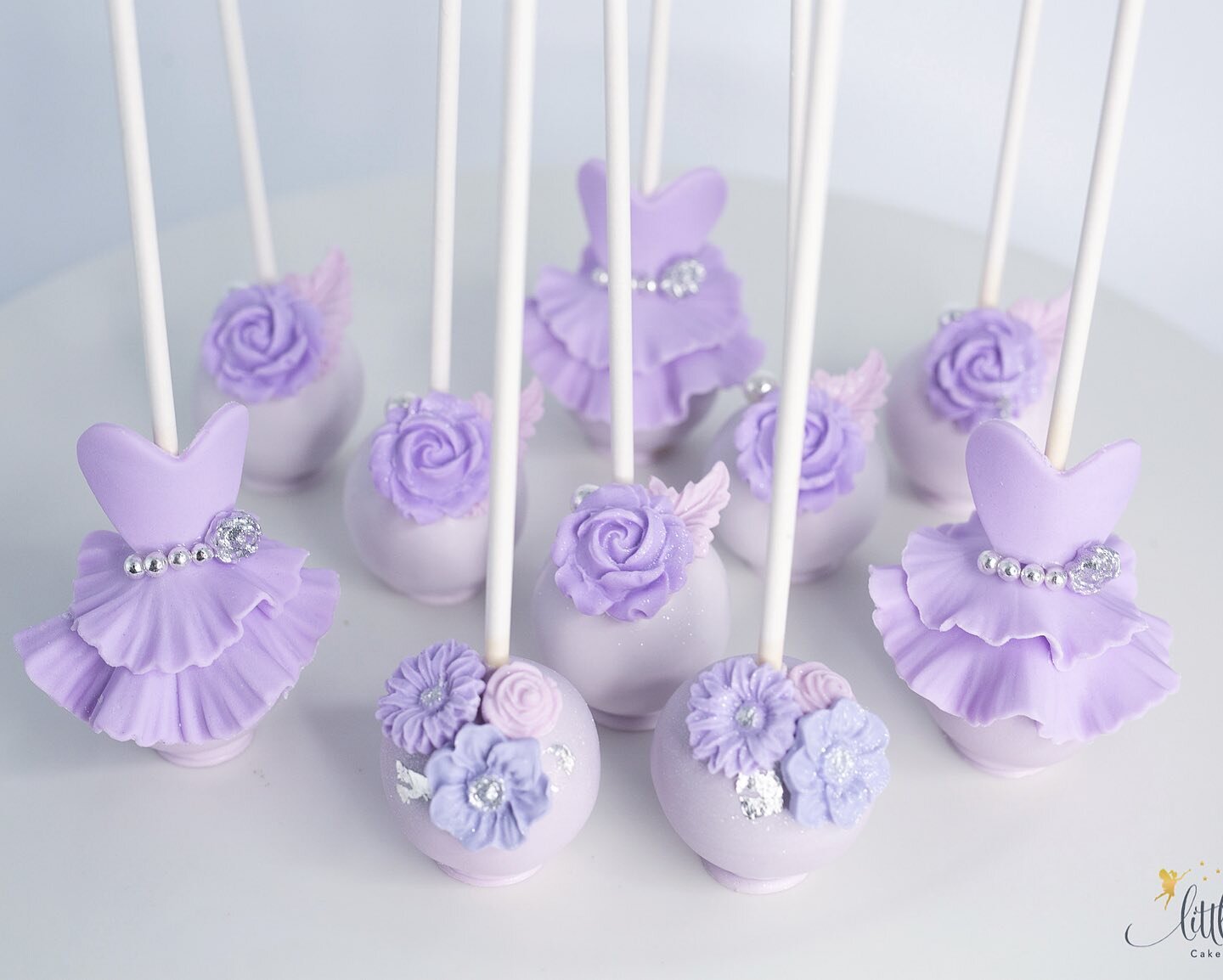 💜✨
.
.
#cakepops #oreos #treats  #flowercakepops #birthday #purplecakepops #instacakepops #30thbirthdayparty #sweet #desserts #cupcakes #sweettooth #event #party #desserttable #beautifultreats