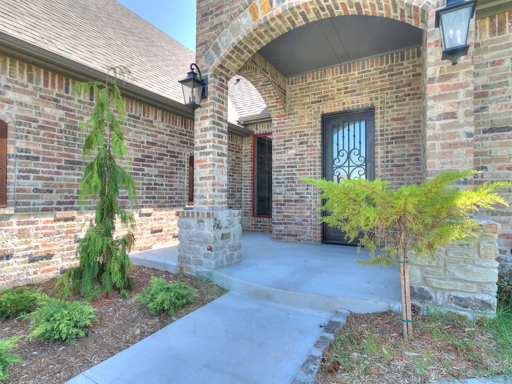 3204 Sycamore Dr - MLS - 1.jpg