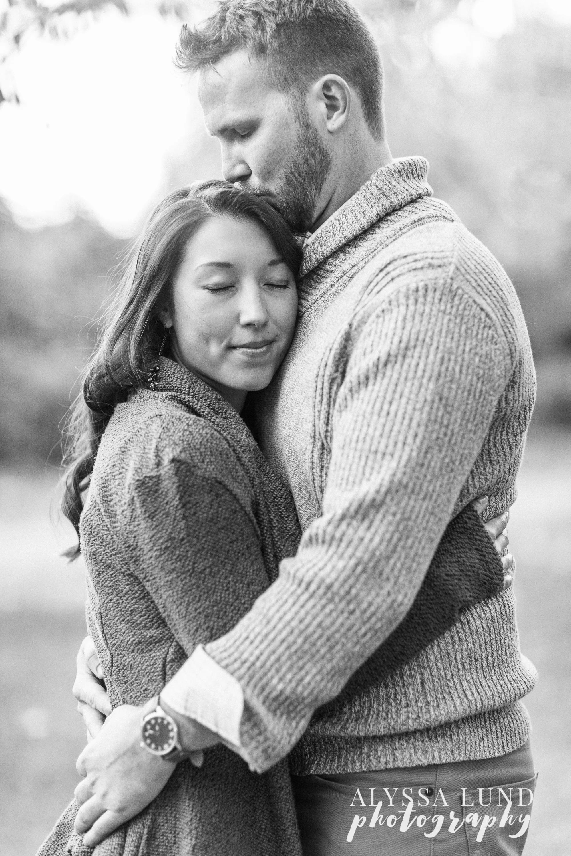 fall-engagement-session-at-the-minneapolis-stone-arch-bridge-9