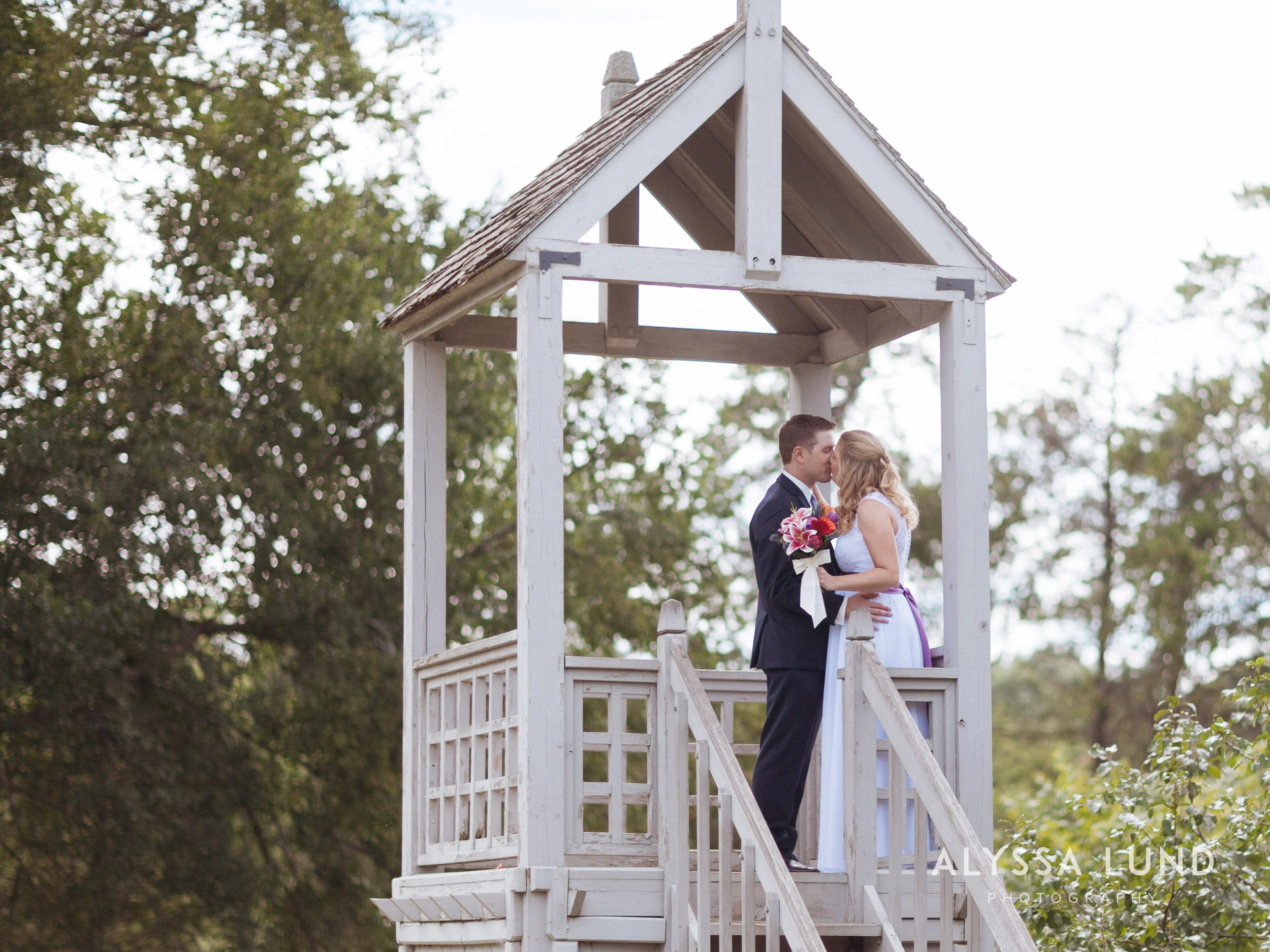 Romantic Wedding Portrait at the Minnesota Landscape Arboretum
