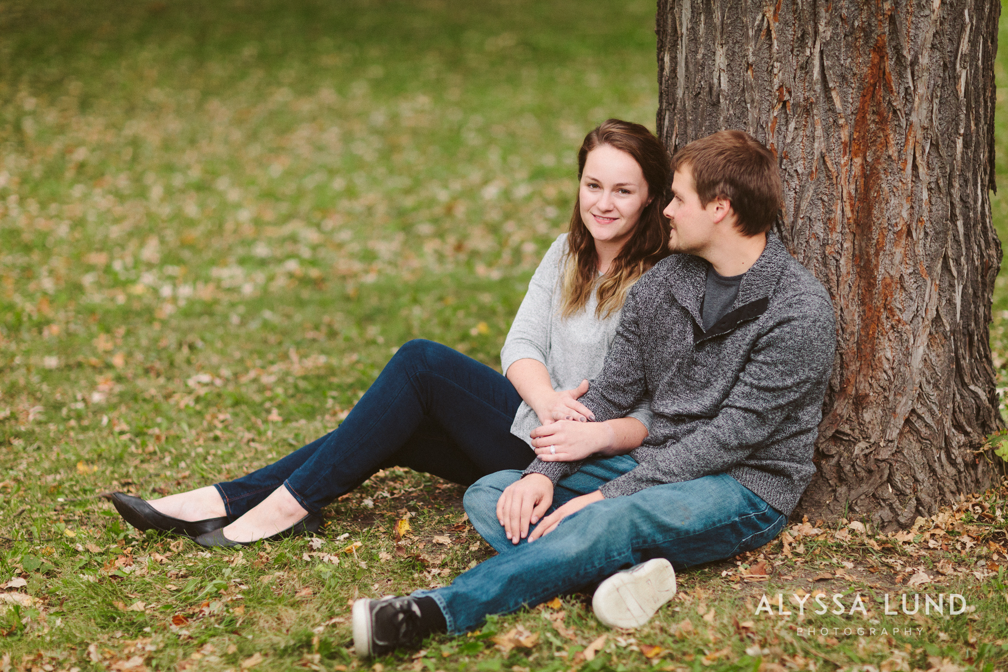 couple portraits at Minnehaha Falls-04