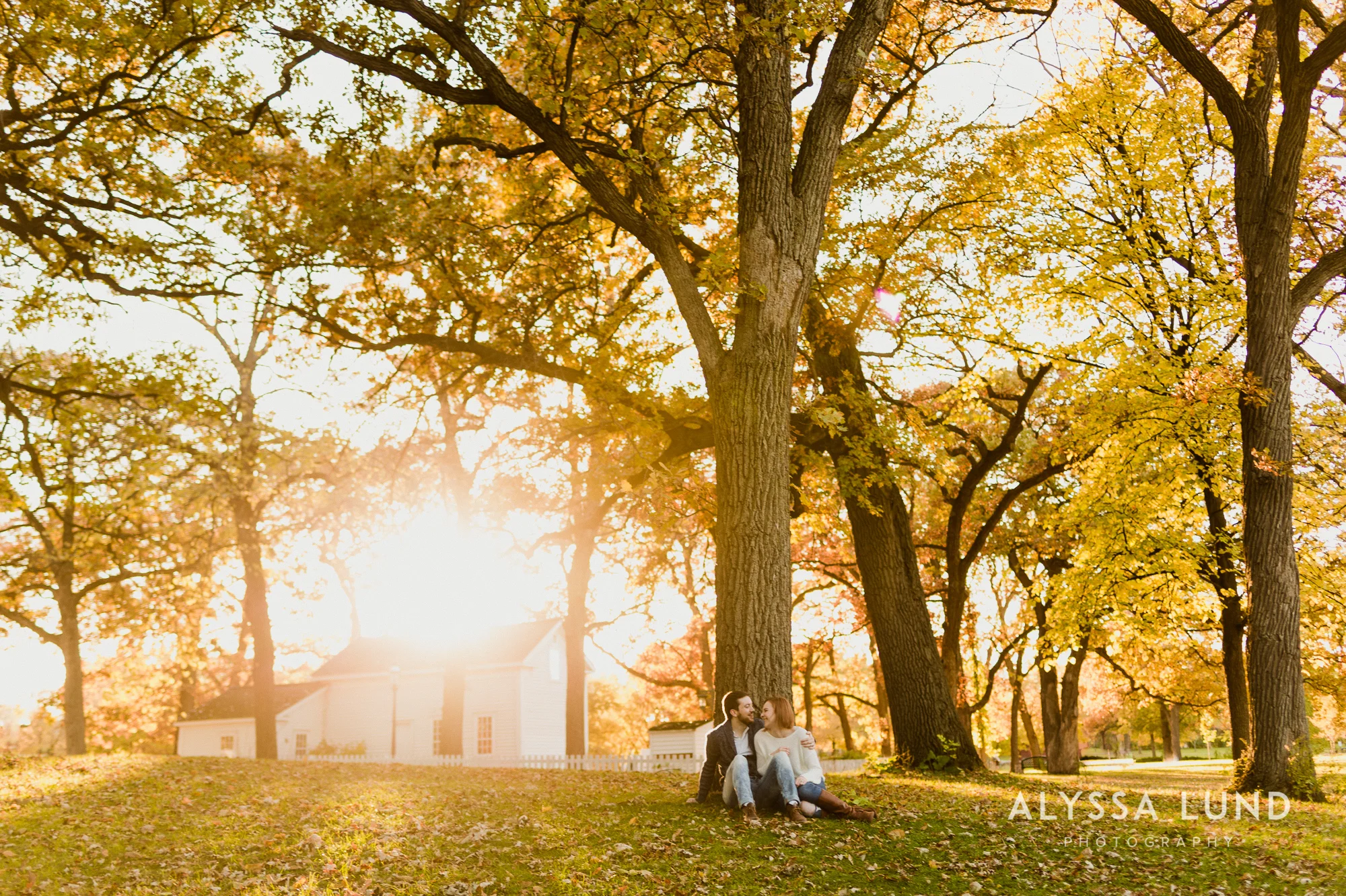 Fall couple photo ideas in Minneapolis-11.jpg
