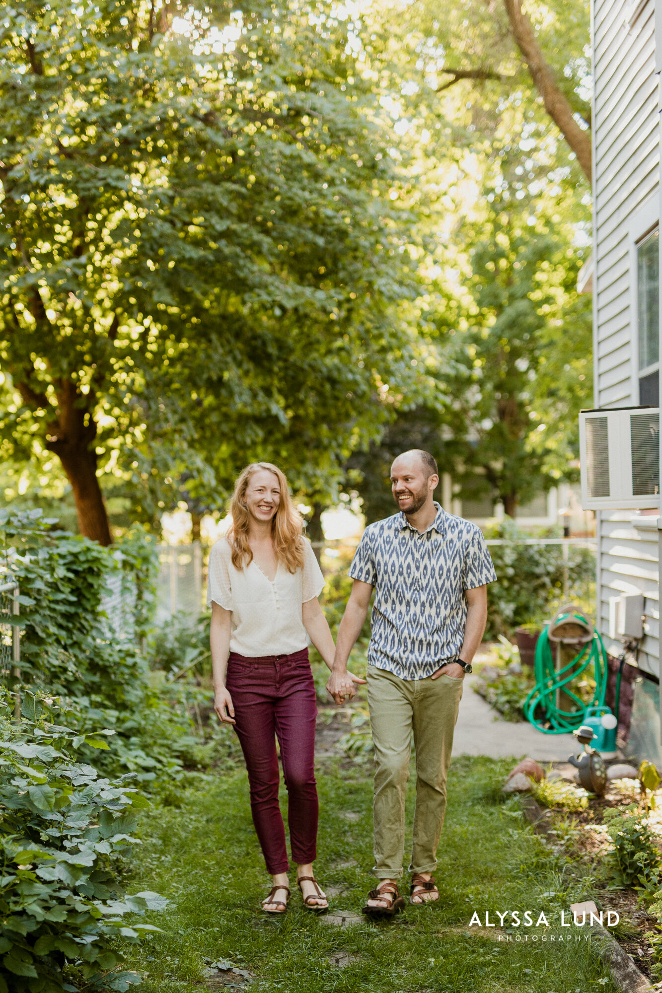 Minneapolis relaxed engagement photography-2.jpg