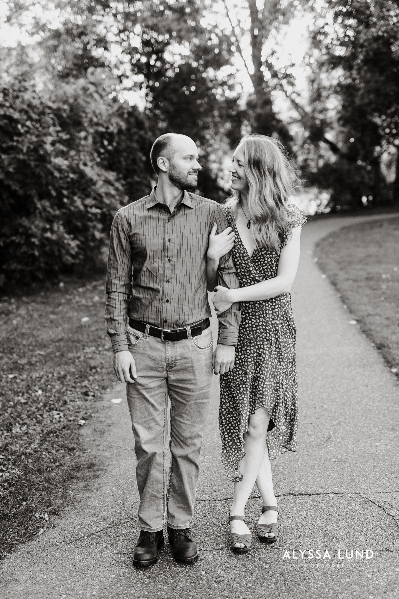 Minneapolis relaxed engagement photography-17.jpg