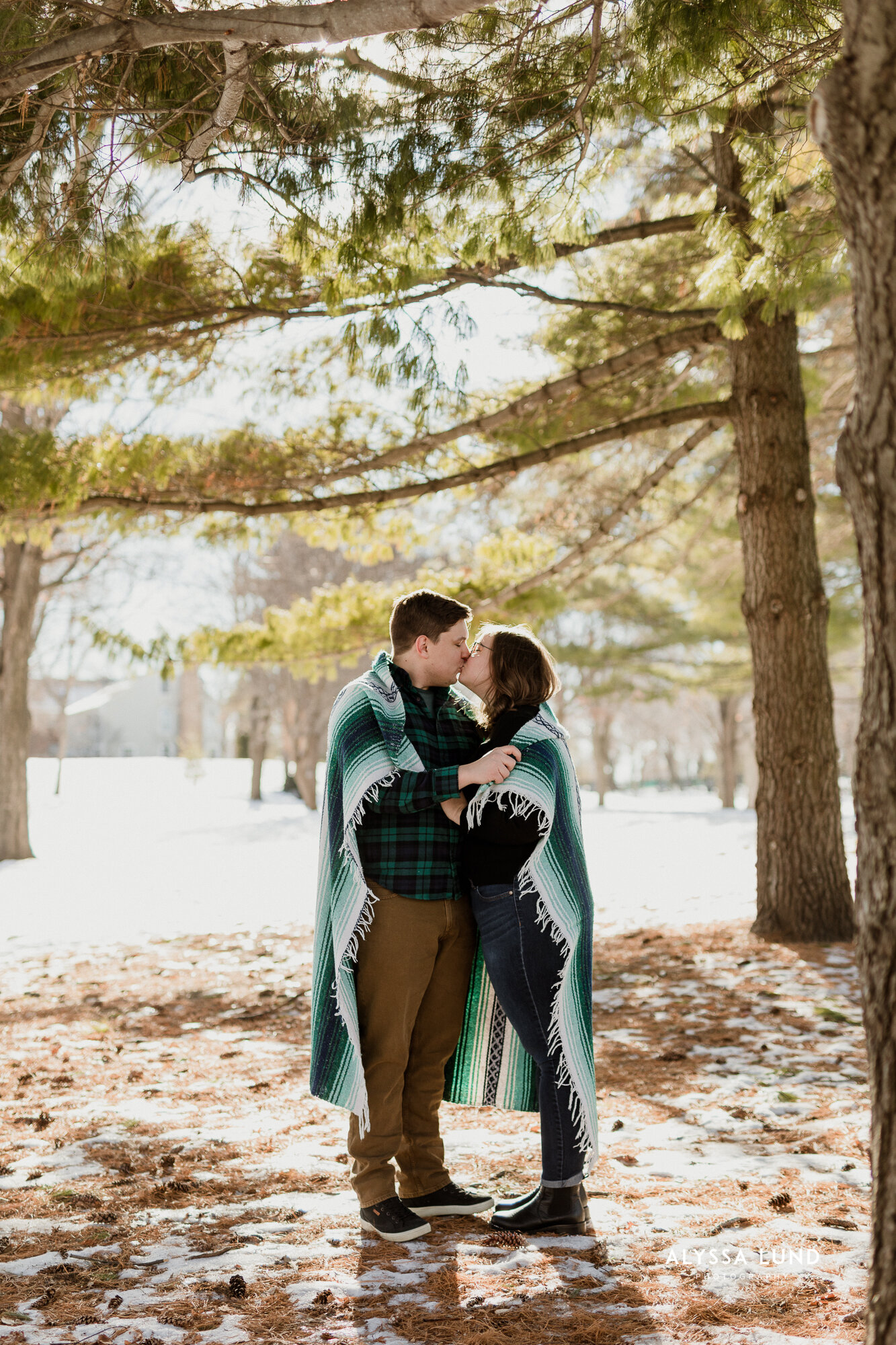Minnesota outdoor engagement photography in the winter-5.jpg