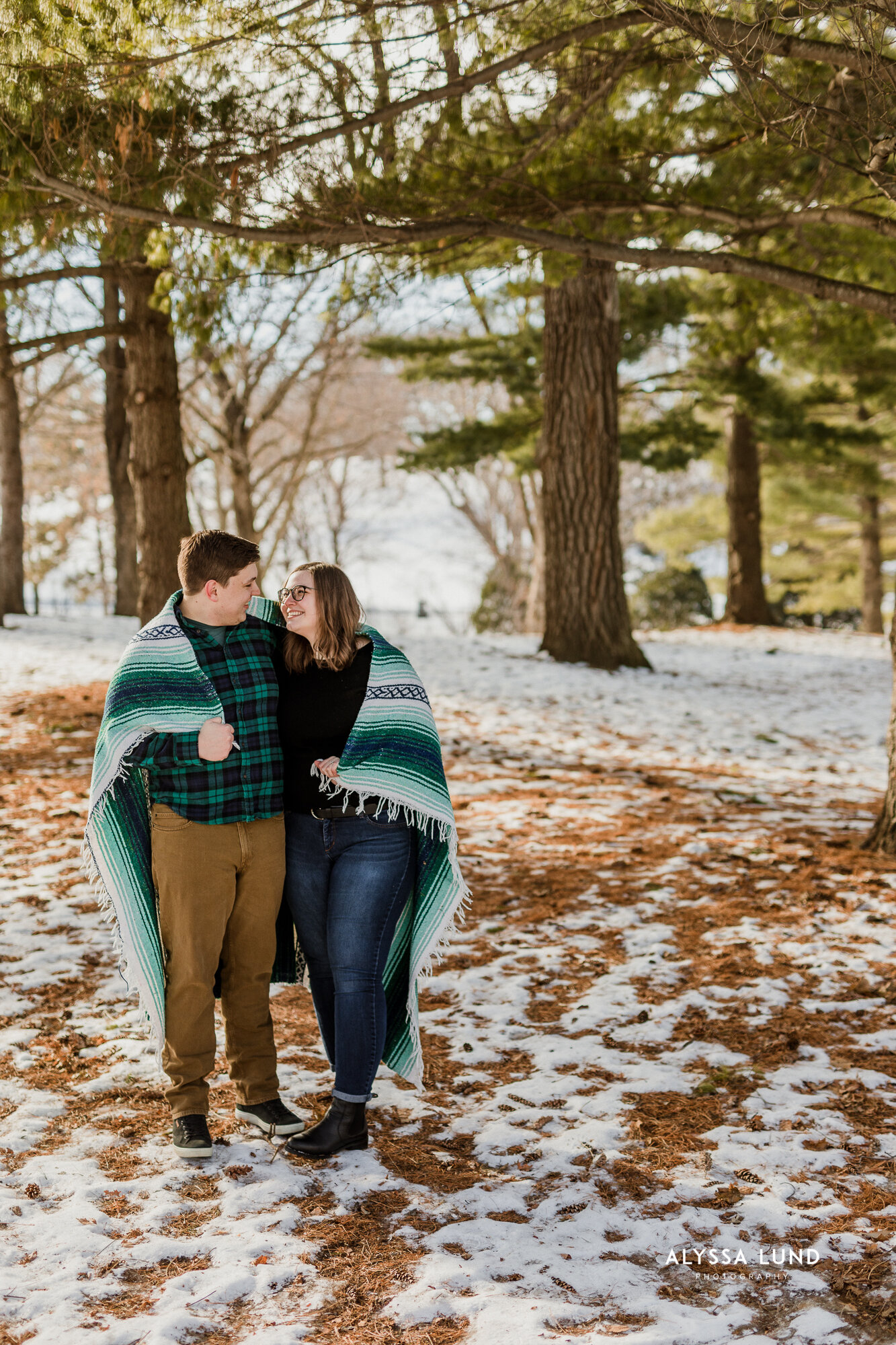 Minnesota outdoor engagement photography in the winter-9.jpg