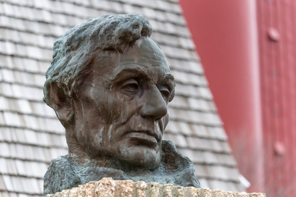 Lincoln_Bust_Web.jpg