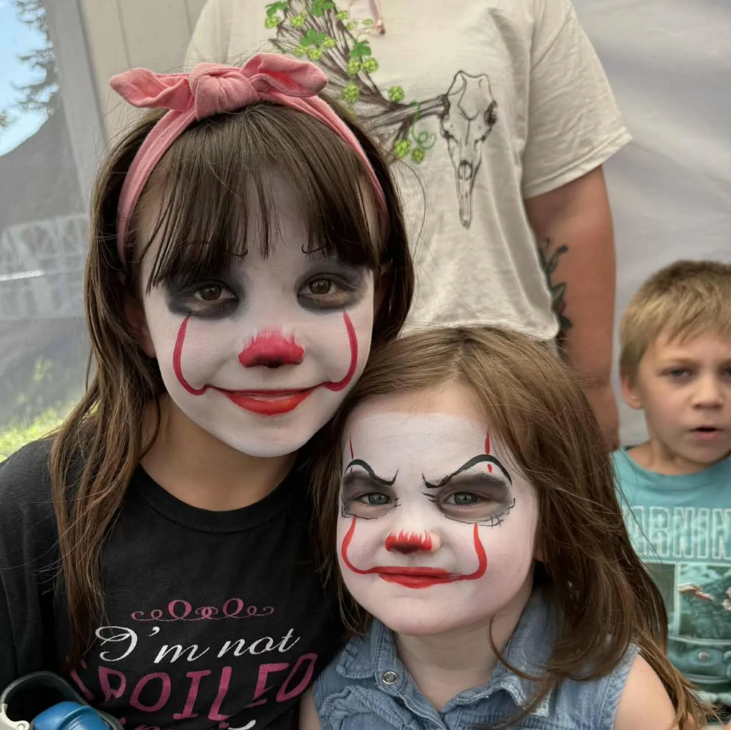 There is something so special about two adorable little girls getting pennywise face paints 🎈❤️

#PennywiseFacePaint #ScaryCute #FacePaintFun #CreepyCute #MiniClowns #ClownMakeup #KidCostumes #FestivalFacePaint #ColorMeFunAK #LittleScareSquad #ItIns