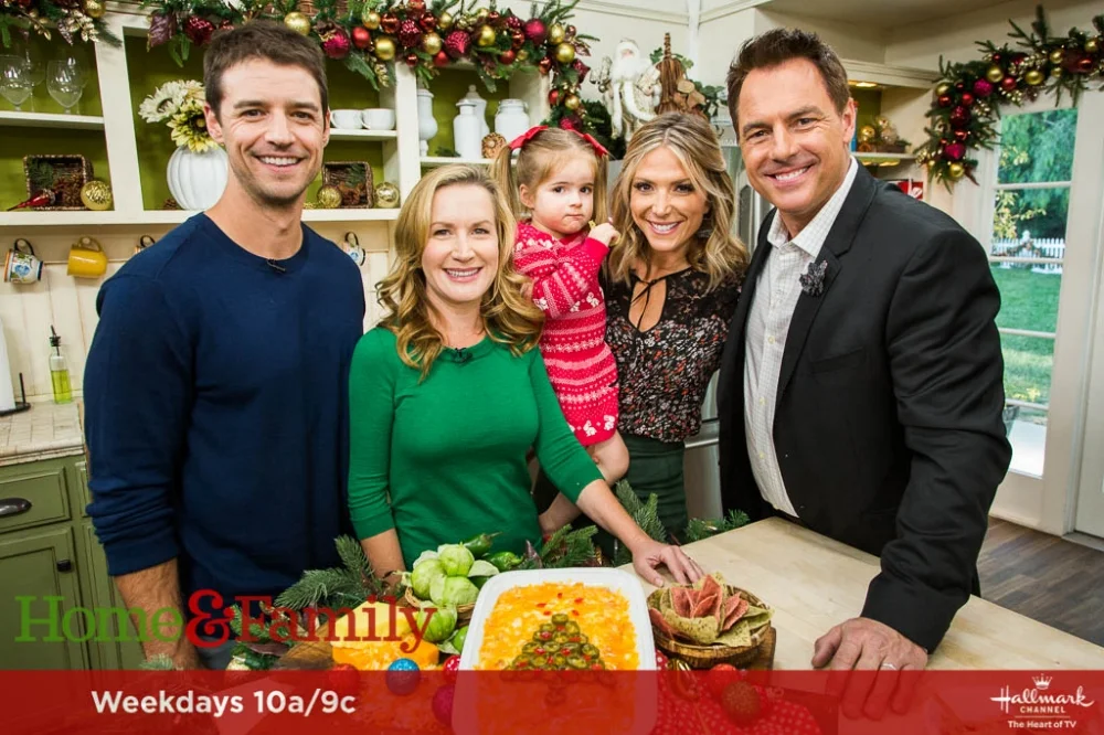 Josh Snyder and Angela Kinsey pose with hosts Mark Steines and Debbie Matenopoulos