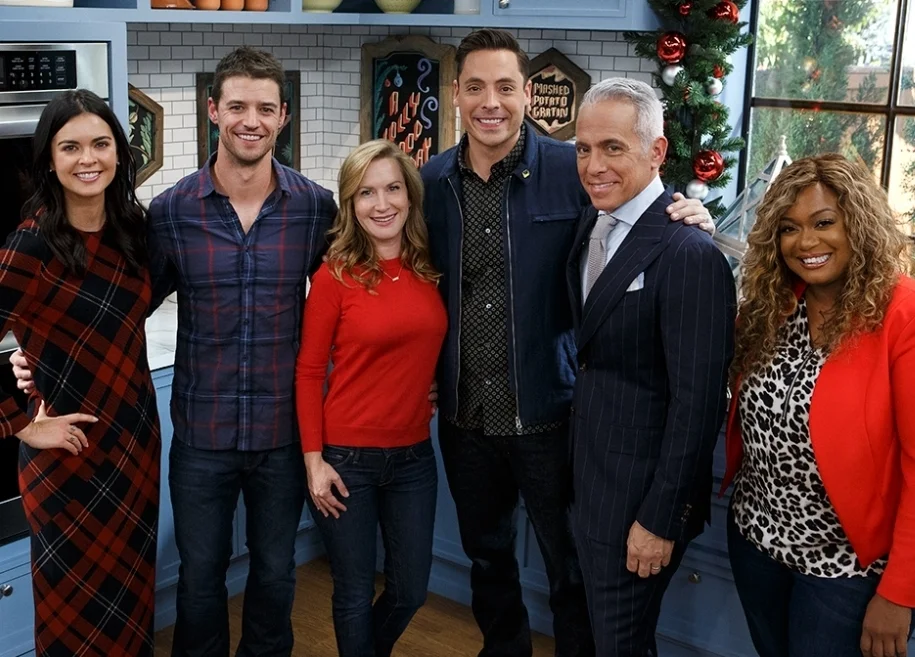 Josh Snyder and Angela Kinsey pose with hosts Katie Lee, Geoffrey Zakarian, Jeff Mauro and Sunny Anderson