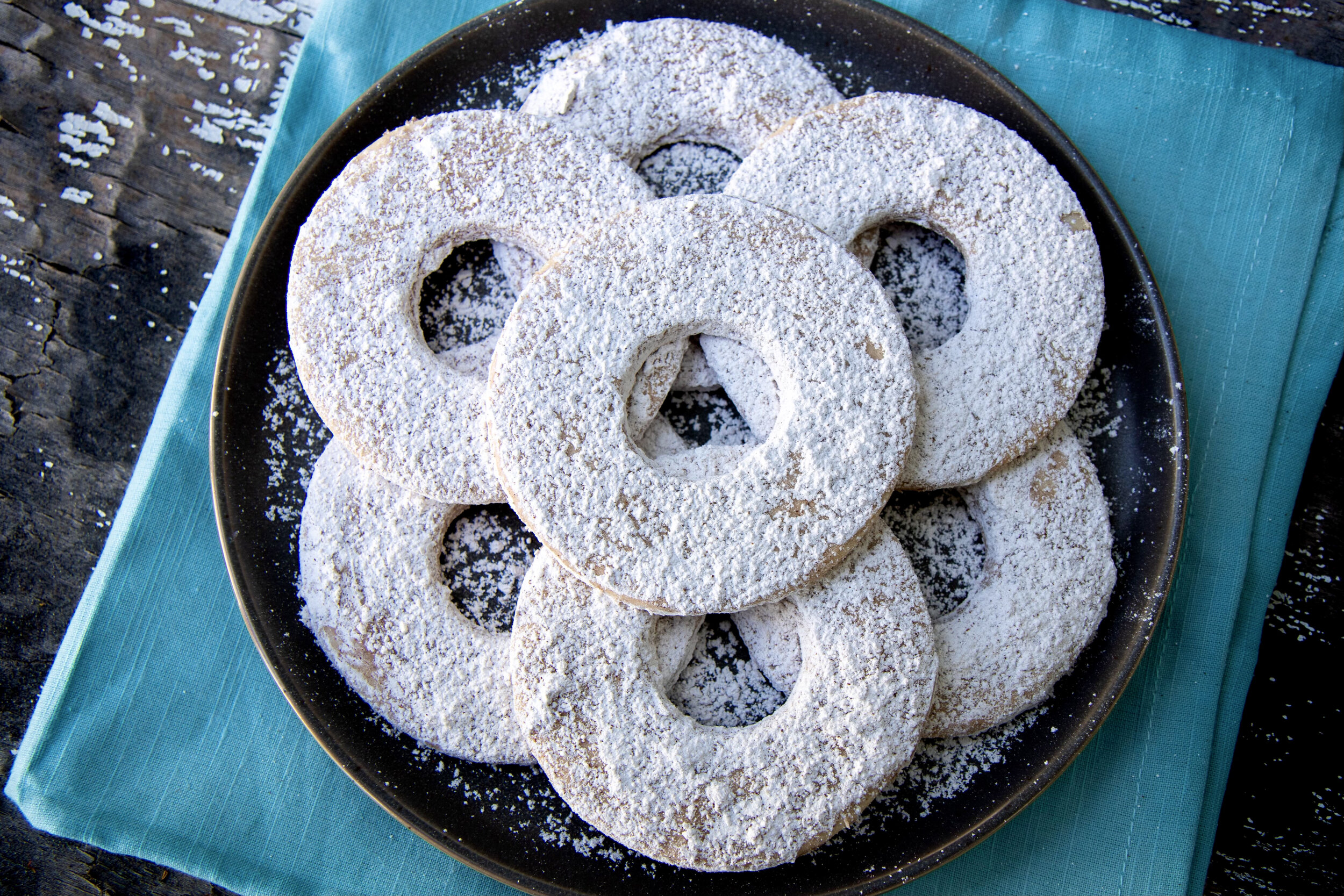 Dusted Cinnamon Shortbread Cookies