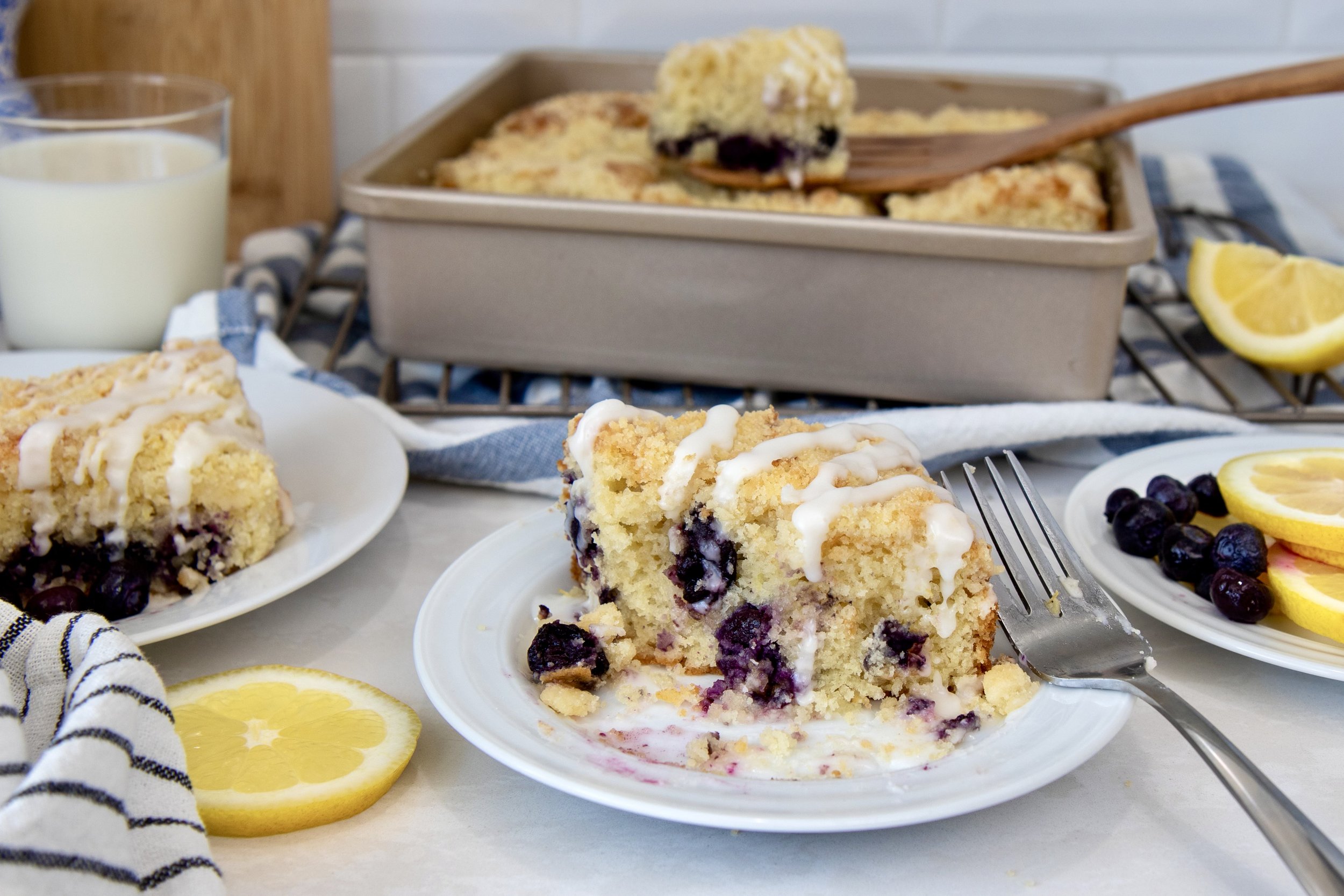 Blueberry cake with almond and cinnamon recipe