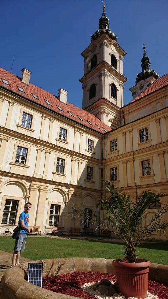 Figure 1: Natural scene with various light and dark shades and contrasts. Recreating this scene using tonal relationships starts with reducing colours to a greyscale. (Photo by L. Lajdova)