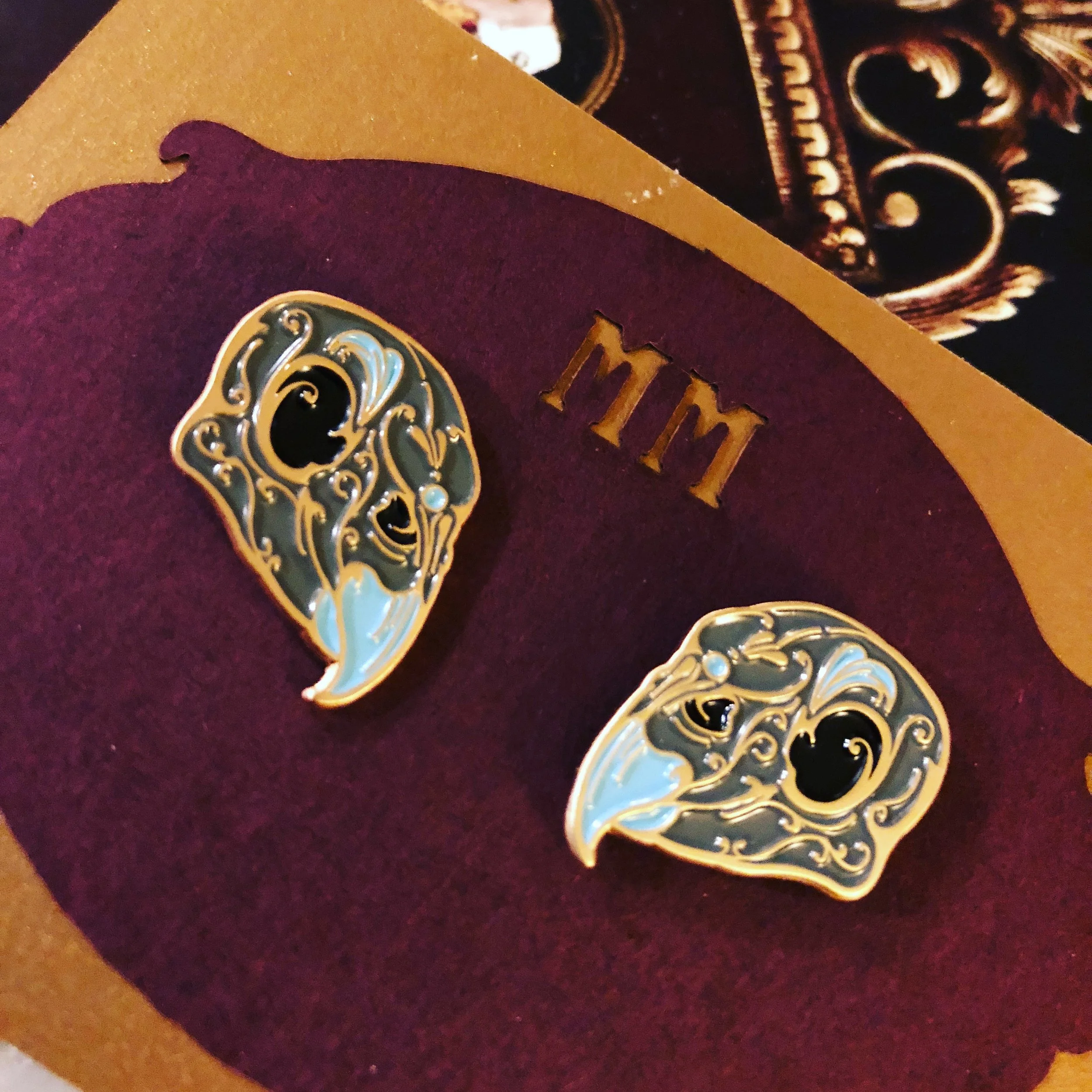 rococo parakeet skull  enamel pin