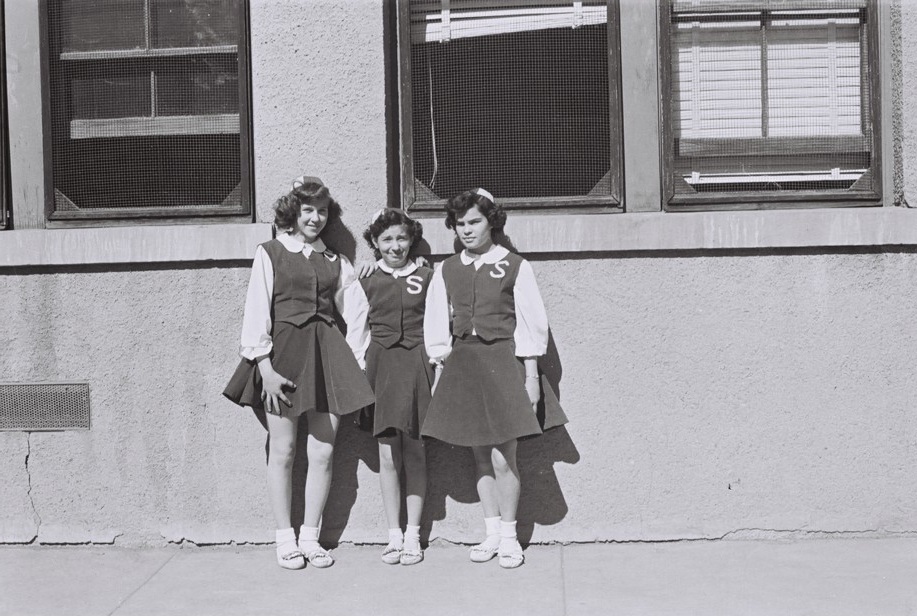 cheerleaders_1952_1953.jpg