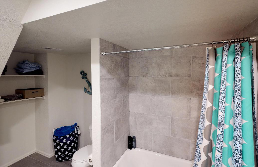 Basement bathroom 2.jpg