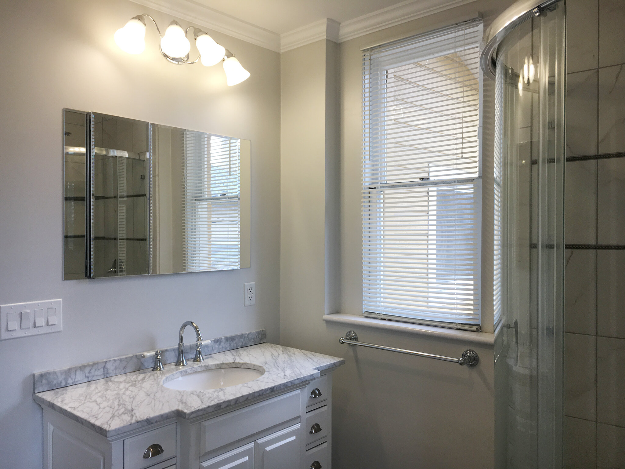 Bathroom 1.jpg