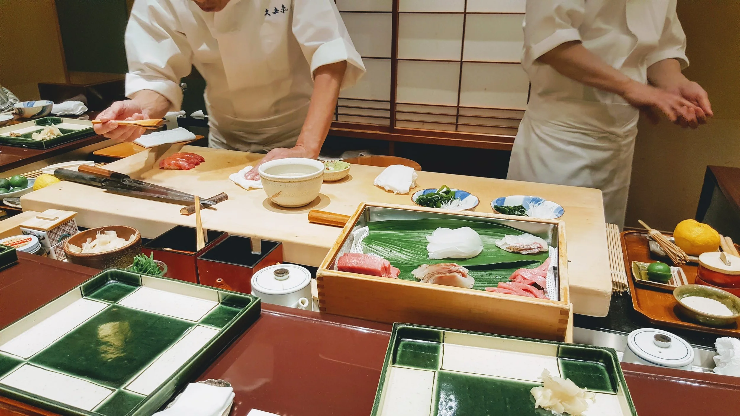 If you opt for the sushi omakase course, you will have a checked green plate place right in front you. Love the green instead of the standard black as it gives off a more relaxed style.