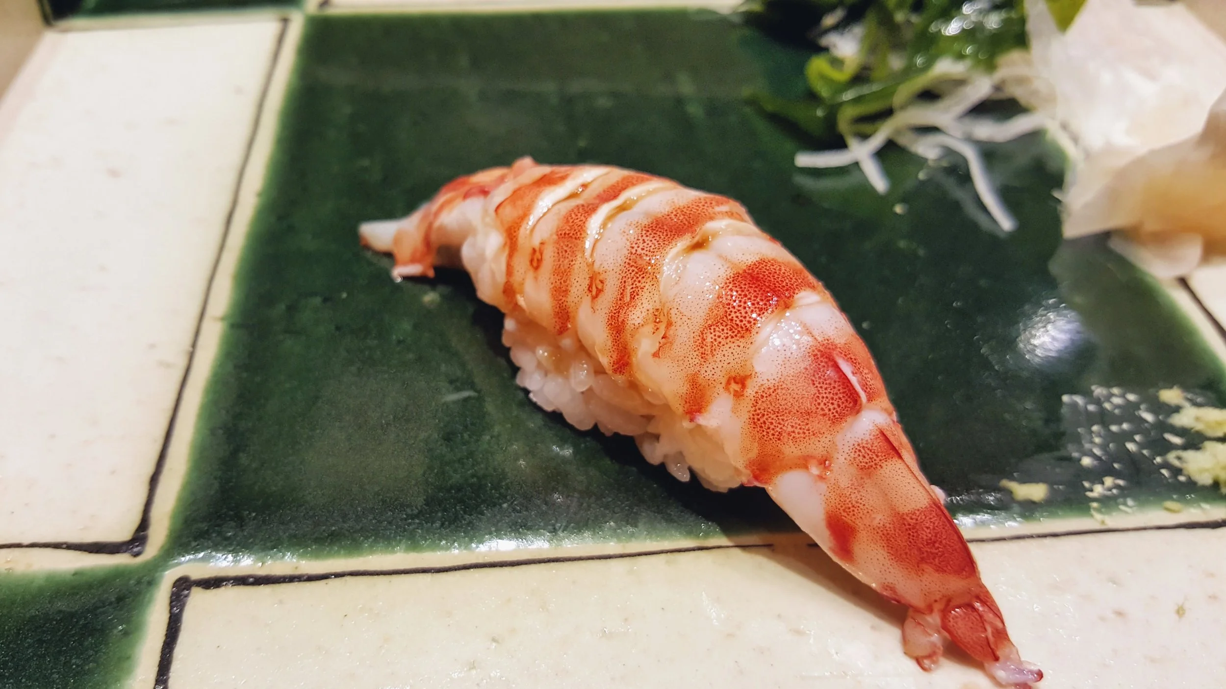 I opted for the grilled version - which provides a bouncier texture with hint of smoked flavour blended with the seafood flavour. I was also given the grilled head which was amazing! Crunchy and soaked with all that prawn goodness.