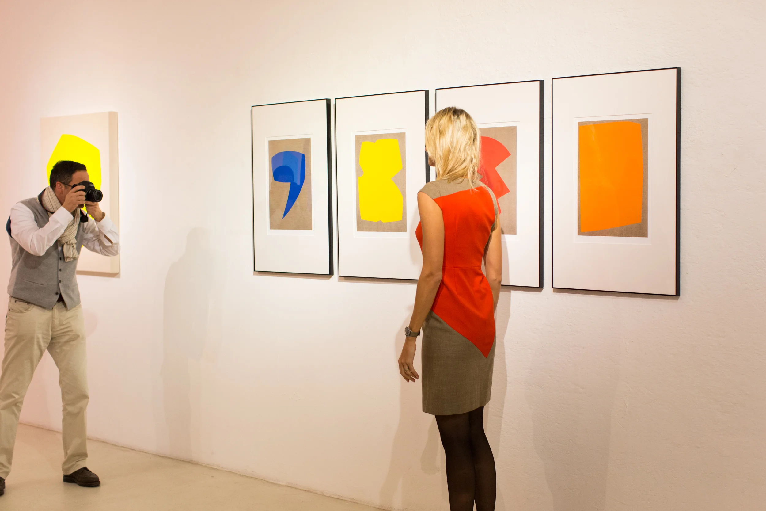 Christian Muscheid, Entwürfe und Kleid für Escada in der Ausstellung Zeitgenössisch Konkret, 2018, Foto: Alexa von Arnim