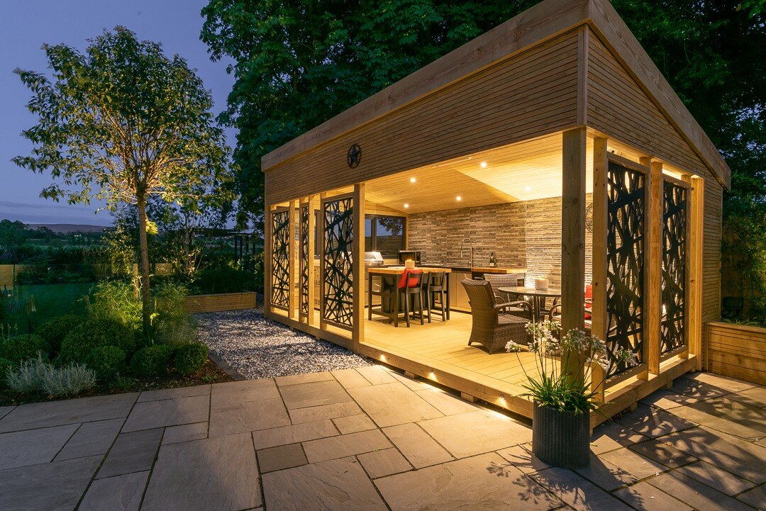 Pretty darn cool outdoor kitchen, part of the amazing @petercowellgardendesign #gardendesign in Lancaster