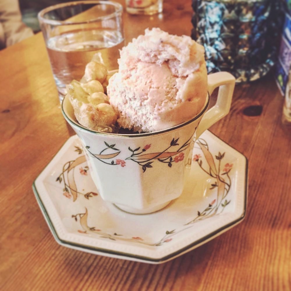 Chocolate Pot, Bluebell's Strawberry Icecream, Hazlenut Brittle