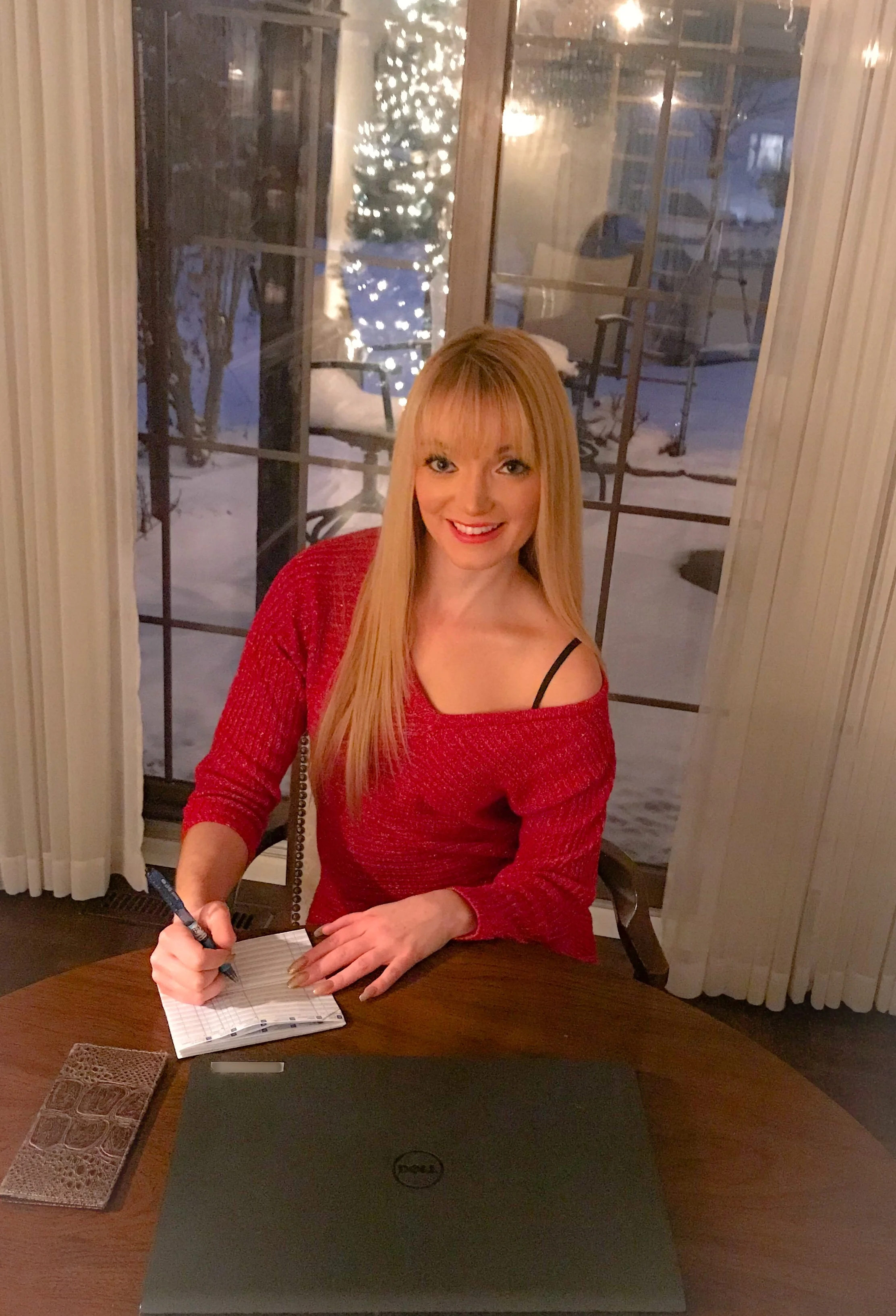 As the holiday season and 2017 draws to a close, it is always a good time of the year to reflect on the good things, the things you achieved, and whether or not you kept to your New Year's Resolution for the past year. I actually did not make a resolution for 2017, but I usually do identify one thing I want to focus on to improve my life overall. We all know the normal resolutions of losing weight and exercising more, but why not look at other aspects of your life to target? After reflecting back on my year, I decided the one thing I really want to focus on for the upcoming year is to improve my financial situation. I am very blessed with great things, such as a stable job/career with solid income, a home, and good credit, but I believe there are many ways I can improve in this area and want to improve in order to have more security (especially in the event of an emergency), have less debt and interest I owe to banks, and continue to focus on ways to use money to improve my life. In order to improve my financial stability this year, these are the three things I am focusing on for the year: 1) Tracking my spending: One thing I am pretty good with is having a budget and planning my purchases on a bi-weekly basis. Although I plan my purchases, I'll admit, I'm a shopper (I'm sure you can tell from my page!) and love to spend money, so I often overspend, thinking I have more money available than I do or end up having an emergency pop up that I'm unprepared for. As a I result, I often lose track of what I'm spending or what my available money looks like leading to poor shopping and spending choices. 2) Paying down Debt: Because I love to shop, have a car, and own a home, I obviously have debt and payments that I need to make. This year, my focus is paying down credit card debt I have to free up those payments so I am able to better focus on making a dent in other bank loans I may have in the future. 3) Saving: I have always tried to save a little bit of money with each paycheck, but let's face it--saving is hard! With bills, living daily life, trying to enjoy daily life, and emergencies, all these things interfere with one's ability to save. This year, I have a set goal in mind of what I would like to have in my saving account by the end of the year.