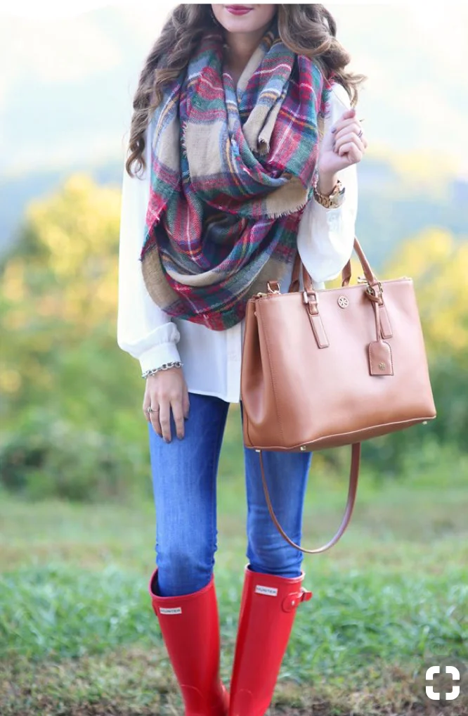 red hunter boots outfit ideas