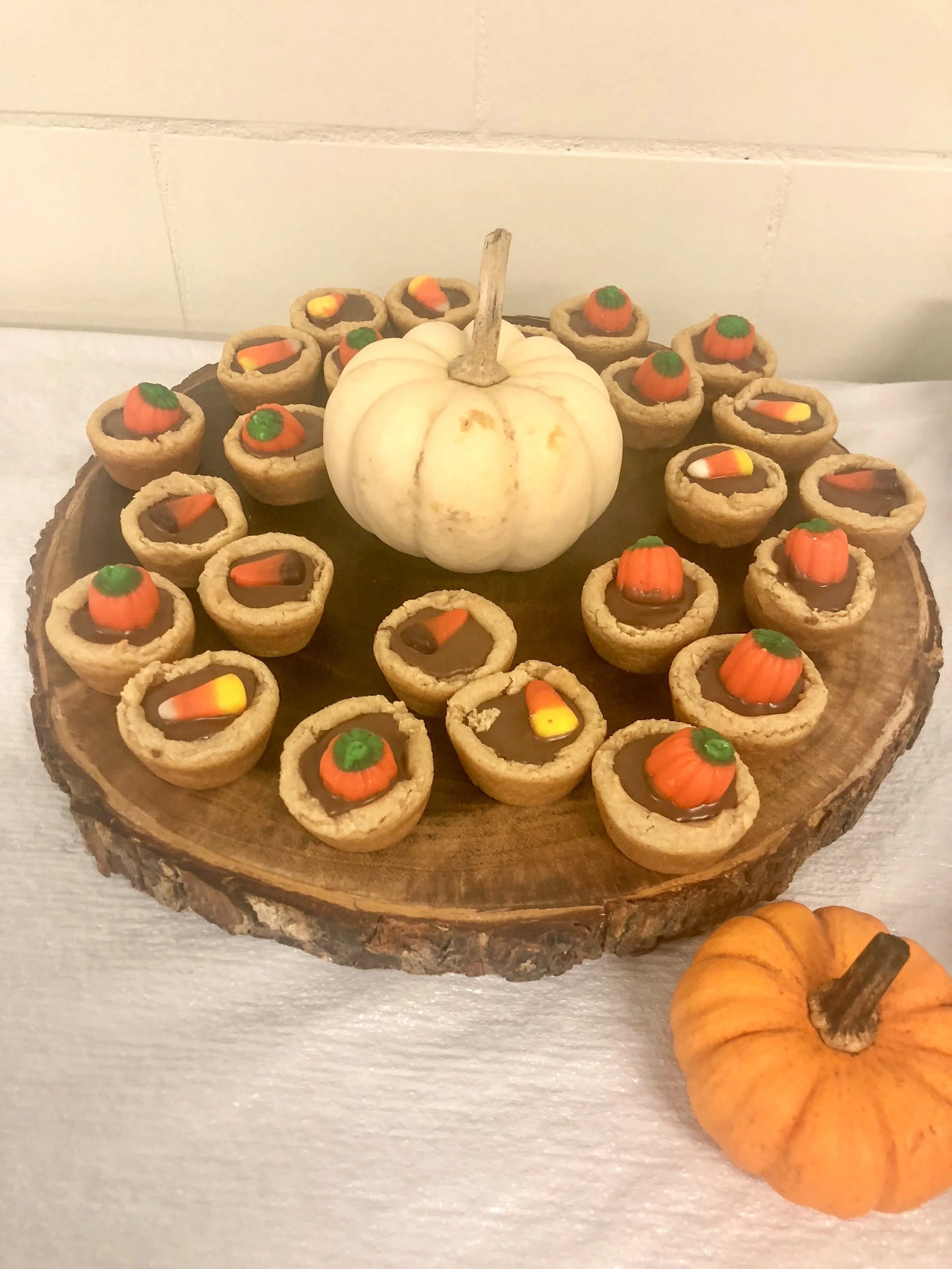 Quick Thanksgiving Treat:  Peanut Butter Cookie Cups